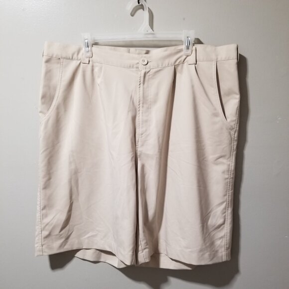 Under Armour Tan Shorts Flat Front Lightweight Summer Golf Men's 40 - Picture 1 of 6